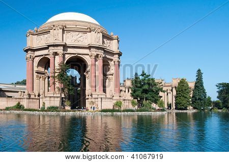 Exploratorium i Pałac sztuk pięknych w San Francisco.