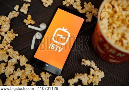 Tula Russia 16.01.20:. Igtv On The Phone Screen Between Popcorn.