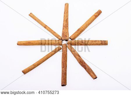 Cinnamon Sticks, Classic Spice From The Inner Bark Of Tropical Asian Trees, Flavorful And Aromatic F