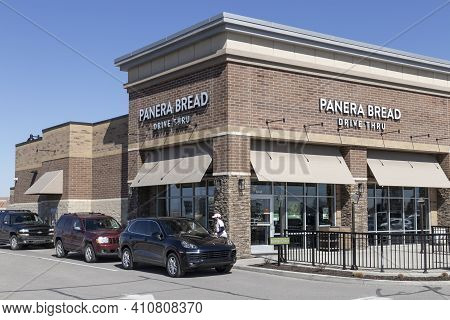 Whitestown - Circa March 2021: Panera Bread Retail Location. Panera Is A Chain Of Fast Casual Restau