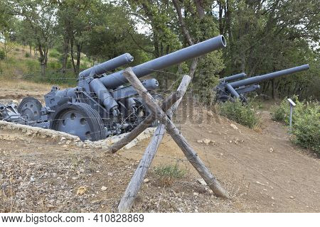 Sevastopol, Crimea, Russia - July 28, 2020: German Heavy Field Howitzers Of 150 Mm Sfn 18 Model 1918
