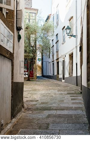 Santiago De Compostela, Spain - July 18, 2020: Narrow Pedestrian Street In Historical Centre Of Sant