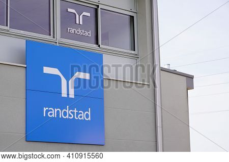 Bordeaux , Aquitaine France - 03 03 2021 : Randstad Logo Sign And Text Brand Of Global Multinational