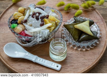 Traditional Chinese Iced Sweet Dessert Is Delicious Here Are Many Grains Including Sweet Potato Ball