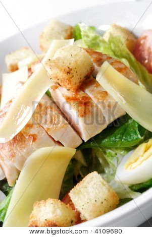 Sezar salata tavuk
