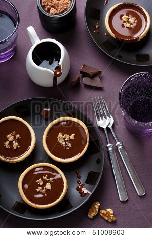 tartelettes with chocolate ganache and walnuts 