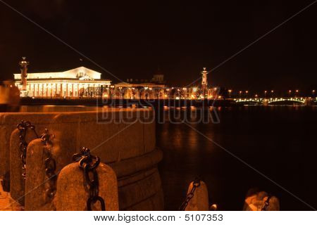 Kedja av vindbrygga i Sankt Petersburg