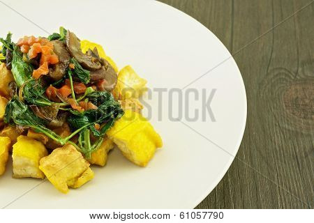 Tofo Fried With Carrot Basil Mushroom