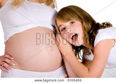 ประหลาดใจที่ได้ยินเสียงจากท้องของฉันตั้งครรภ์ Aunts