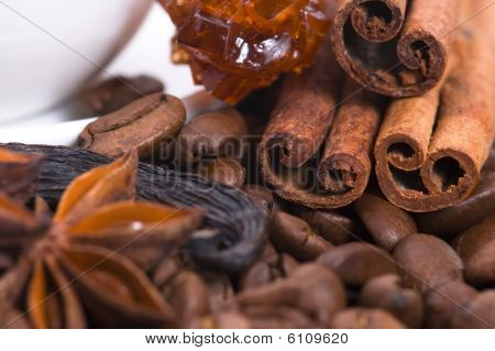 Aroma Kaffee. Zutaten. Coffe Beens, Anis, Zimt, Zucker