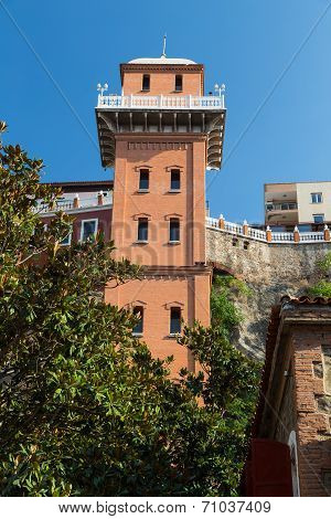 Old Asansor Elevator