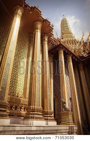 Phra Mondop Columns