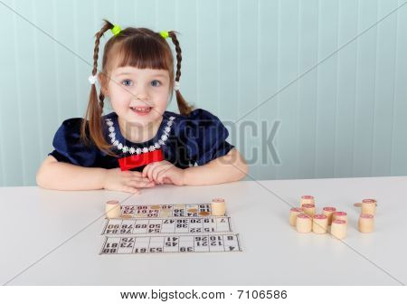 Kind aan tafel gespeeld met Bingo