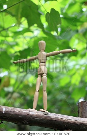 Burattino sulla trave di equilibrio