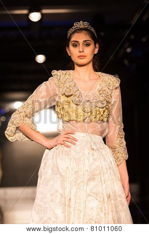 Zuhal Moda, Balkanlarin Buyulu Atesi Catwalk