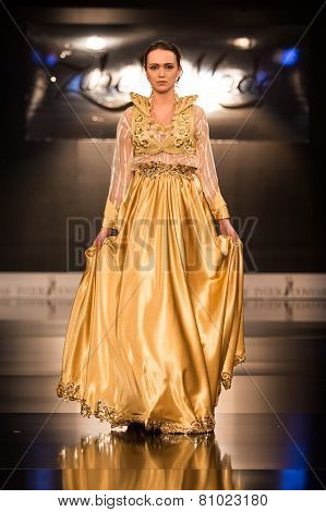 Zuhal Moda, Balkanlarin Buyulu Atesi Catwalk