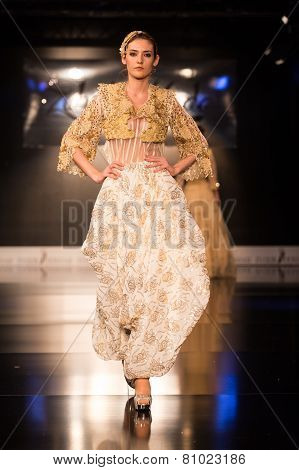Zuhal Moda, Balkanlarin Buyulu Atesi Catwalk