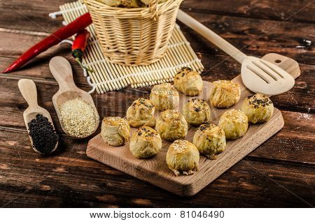 Cheesy Bites With Garlic And Blue Cheese