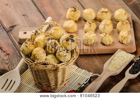 Cheesy Bites With Garlic And Blue Cheese
