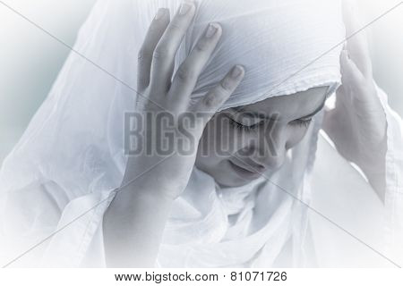 Arabic Muslim Middle Eastern girl wearing white