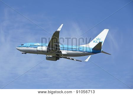 Amsterdam Airport Schiphol - Boeing 737 Of Klm Takes Off