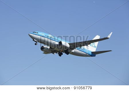 Amsterdam Airport Schiphol - Boeing 737 Of Klm Takes Off
