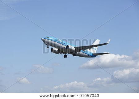 Amsterdam Airport Schiphol - Boeing 737 Of Klm Takes Off