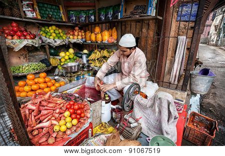 Juice Maker In Fruit Shop