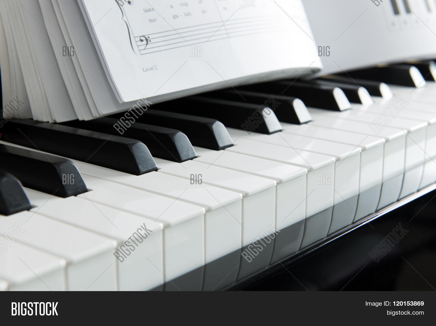 Book keyboards piano'. 50 greatest piano pieces ever composed. Фортепиано релакс моцарт. Фортепиано фото. Piano the best.