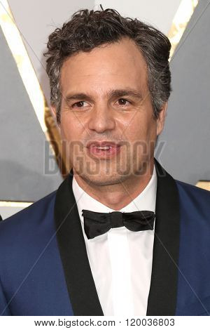 LOS ANGELES - FEB 28:  Mark Ruffalo at the 88th Annual Academy Awards - Arrivals at the Dolby Theater on February 28, 2016 in Los Angeles, CA