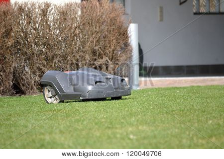 Automatic Lawn Mower