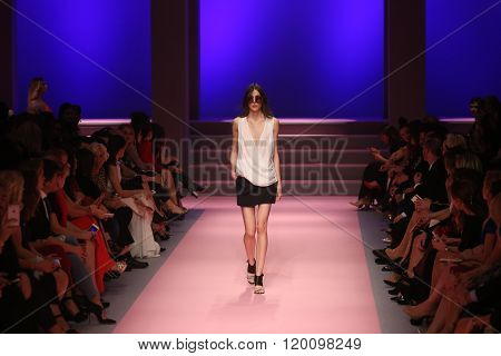 Adl Cengiz Abazoglu Catwalk