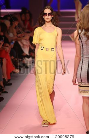 Adl Cengiz Abazoglu Catwalk