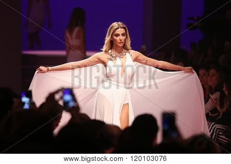 Adl Cengiz Abazoglu Catwalk