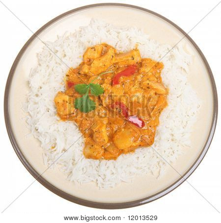 Caril de frango vermelho tailandês com arroz de jasmim