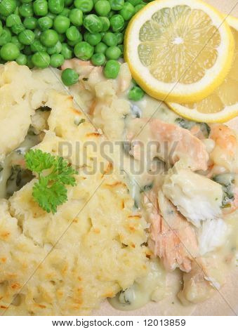 Torta de peixe com salmão, haddock e Camarões