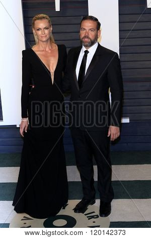 LOS ANGELES - FEB 28:  Sarah O'Hare, Lachlan Murdock at the 2016 Vanity Fair Oscar Party at the Wallis Annenberg Center for the Performing Arts on February 28, 2016 in Beverly Hills, CA