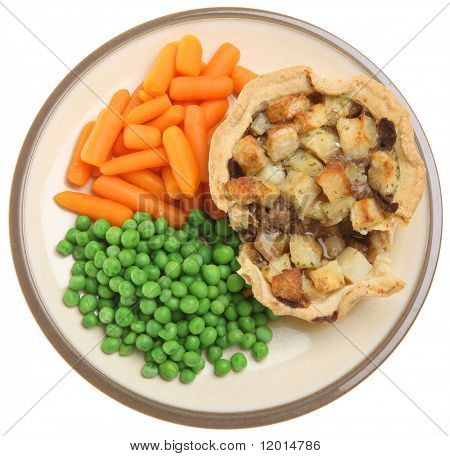 Bireysel shepherd's pasta bezelye havuç ve sos ile.