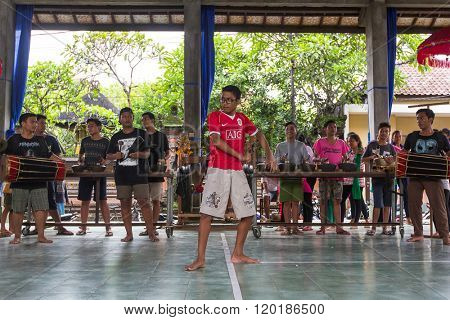 UBUD, BALI / INDONESIA - MAR 1, 2016: Unidentified teenagers at the time of preparations for Ngrupuk parade, which takes place on the eve of Nyepi day in Bali. Nyepi is a public holiday in Indonesia.