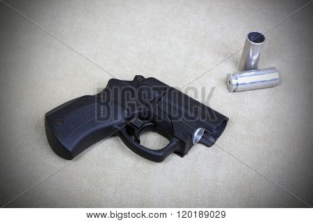 Tubeless Doubly Charged Traumatic Pistol. Image With Vignette