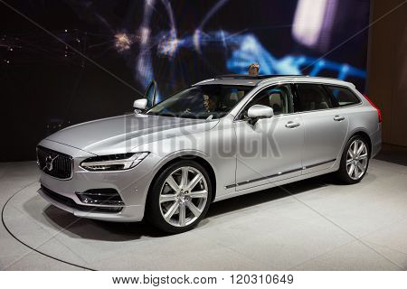 2017 Volvo V90