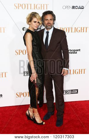 NEW YORK-OCT 27: Sunrise Coigney (L) and actor Mark Ruffalo attend the 'Spotlight' New York premiere at Ziegfeld Theatre on October 27, 2015 in New York City.
