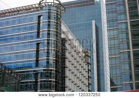 LONDON, Canary Wharf business centre view
