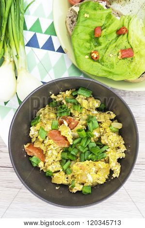Scrambled eggs in the brown bowl