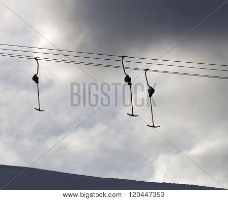 Silhouett of a ski lift in the evenling light