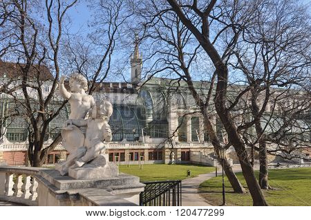 Palmenhaus Schoenbrunn In Wien