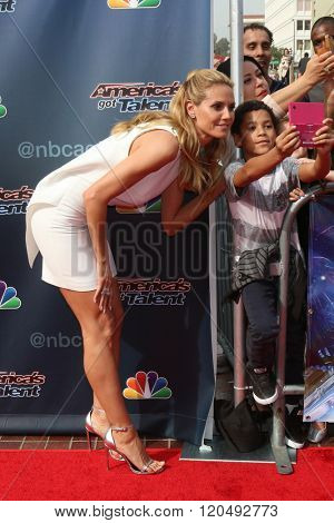 LOS ANGELES - MAR 3:  Heidi Klum, fams at the America's Got Talent Judges Photocall at the Pasadena Civic Auditorium on March 3, 2016 in Pasadena, CA