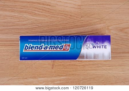 Blend-a-med 3D White