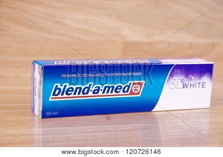 Blend-a-med 3D White
