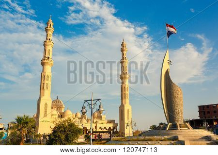 The Port Grand Mosque And Memorial Monument